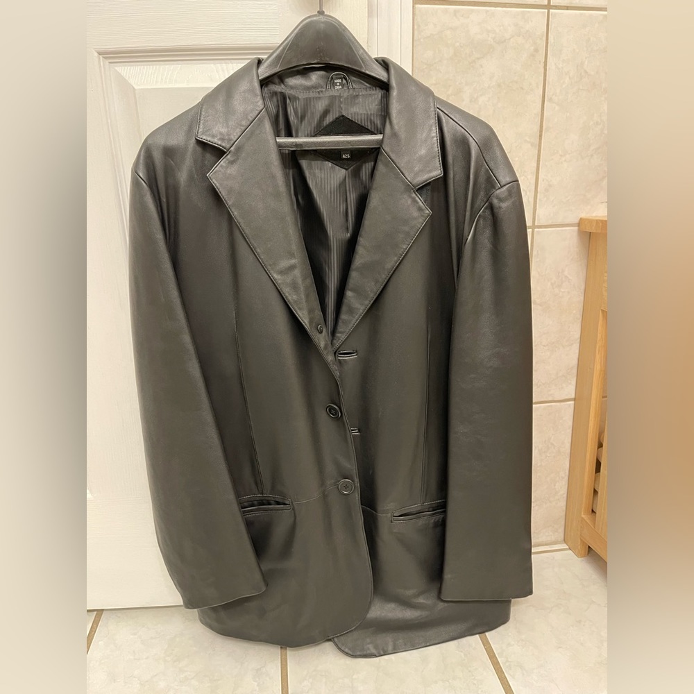 Jones New York leather jacket. Mens 42 small